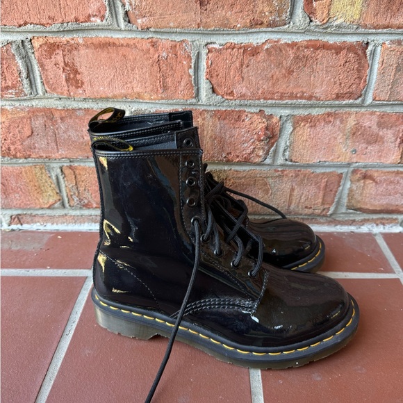 Dr. Martens Women's 1460 Patent Leather Combat Boot- SIZE 9 - Picture 2 of 3